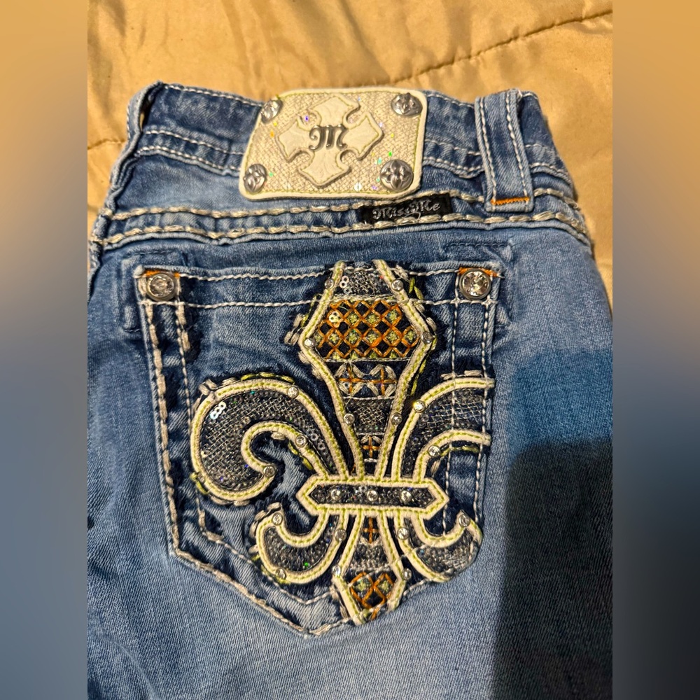 Miss me Jeans used lightly . Size 30 . Fits like a 28 though.